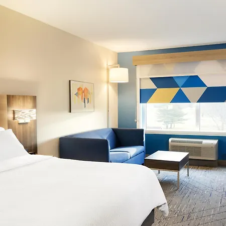 Holiday Inn Express Pratt By Ihg Exterior photo