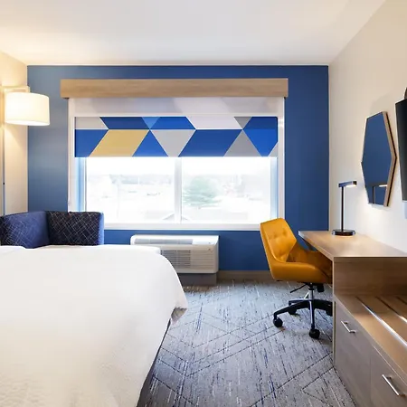 Holiday Inn Express Pratt By Ihg Exterior photo