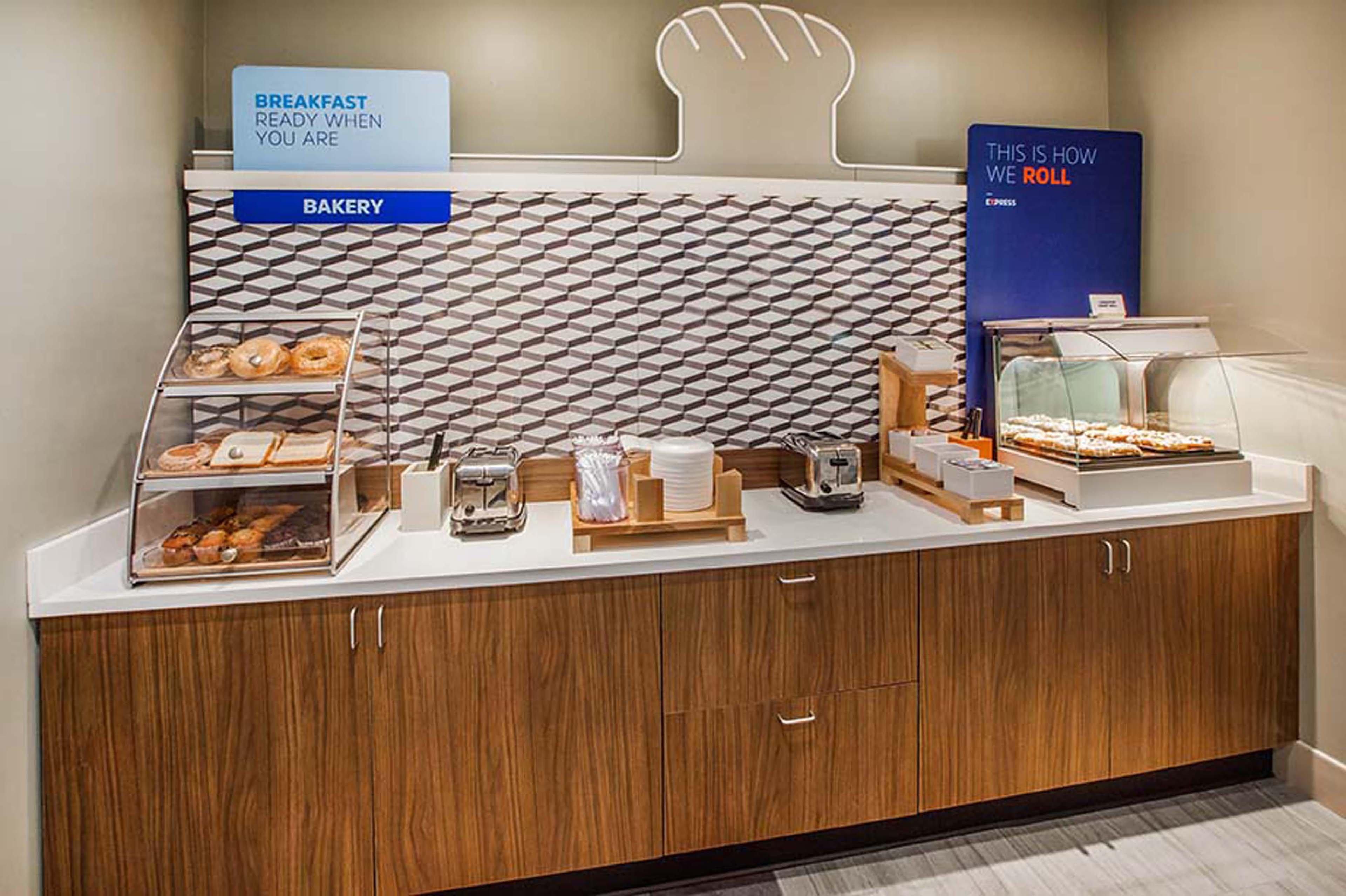 Express By Ihg 2* Pratt