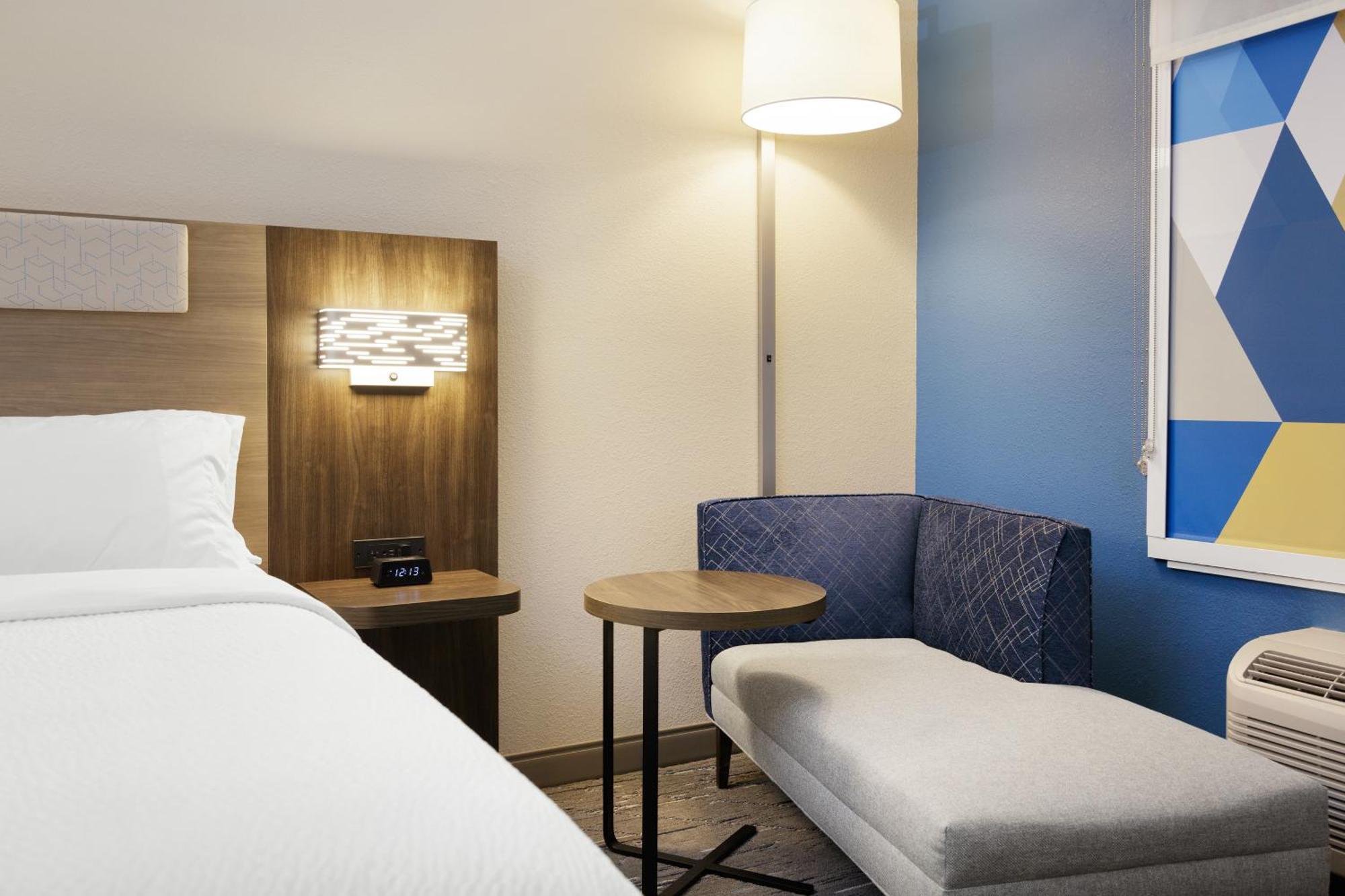 Express By Ihg Hotel 2*